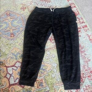 Vuori Black Camouflage Women's Joggers
